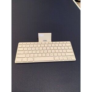 Apple Keyboard Dock A1359 for iPad 1st 2nd 3rd gen iPhone 2,3,4 30-pin connector